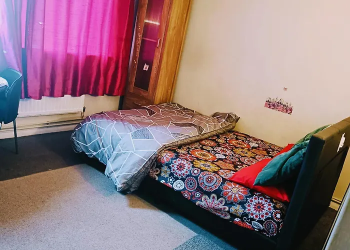 Cosy Private Room In Hornchurch, London With Free Parking